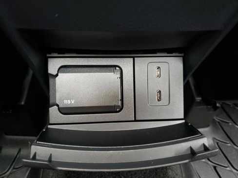 Used 2023 Mercedes-Benz GLB 250 4MATIC image 28