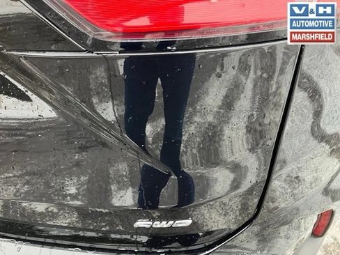 Used 2024 Ford Edge Titanium AWD/4WD image 3