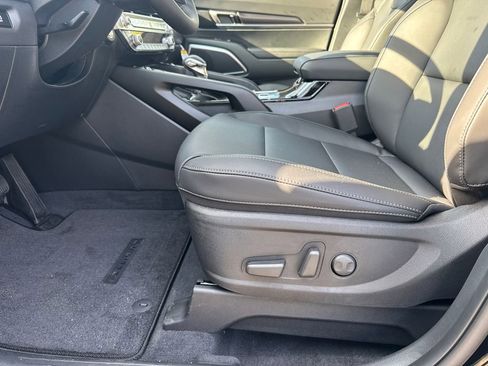 Certified 2025 Kia Telluride S FWD image 10