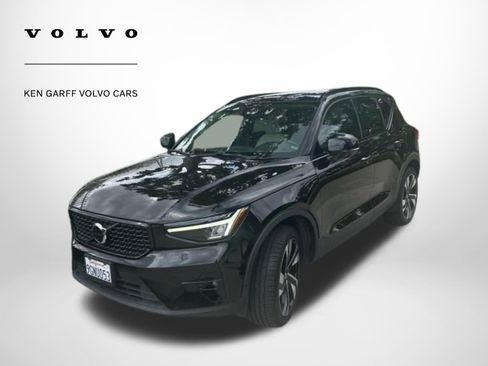 Used 2023 Volvo XC40 B5 Ultimate w/ Protection Package Premier AWD/4WD image 1