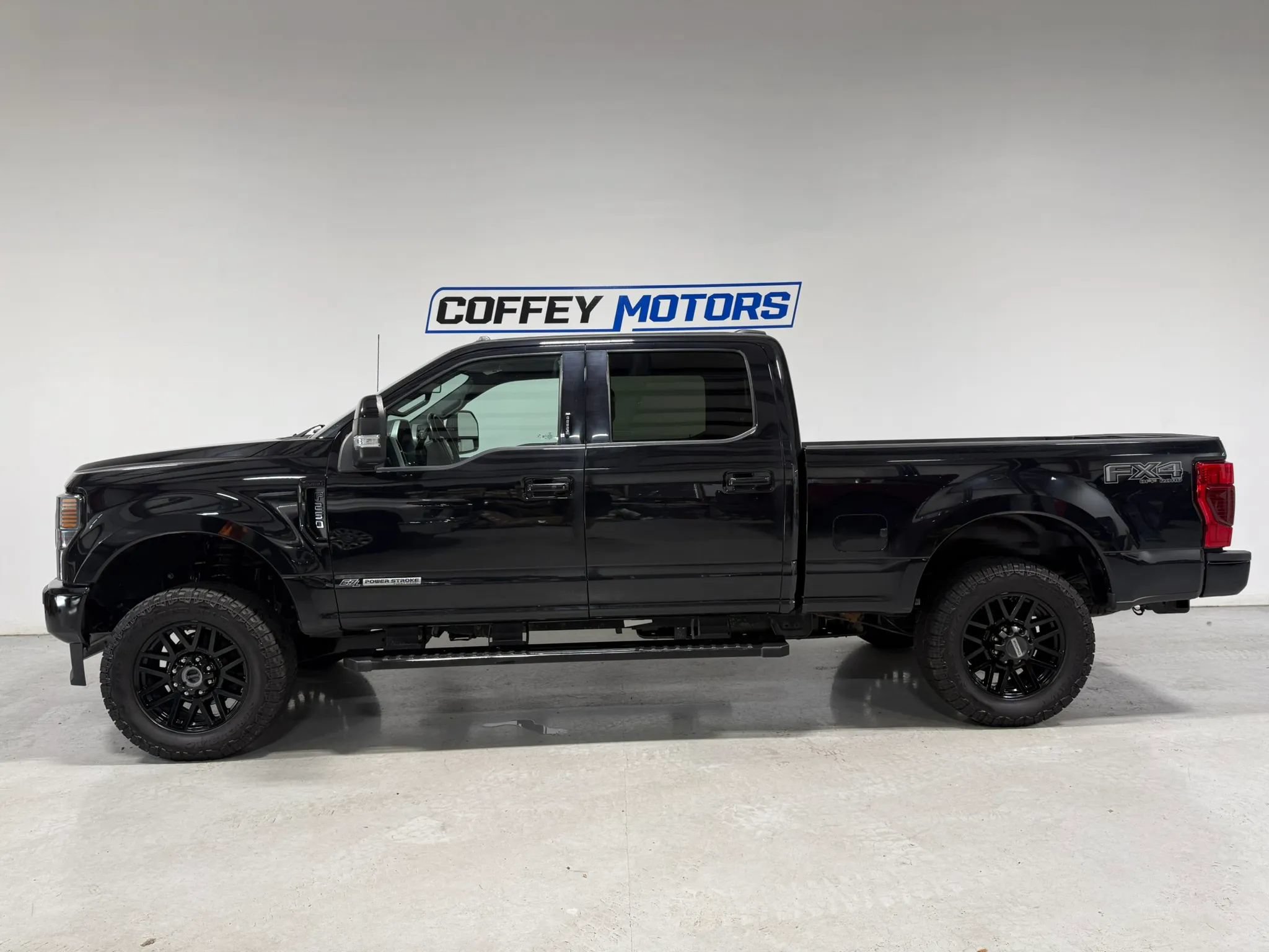 Used 2022 Ford F250 Lariat w/ Black Appearance Package AWD/4WD image 3