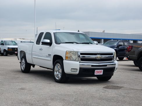 Used 2010 Chevrolet Silverado 1500 LT w/ Texas Edition RWD image 3