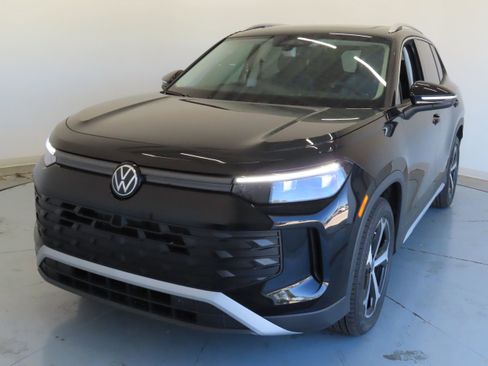 New 2026 Volkswagen Tiguan SE image 9