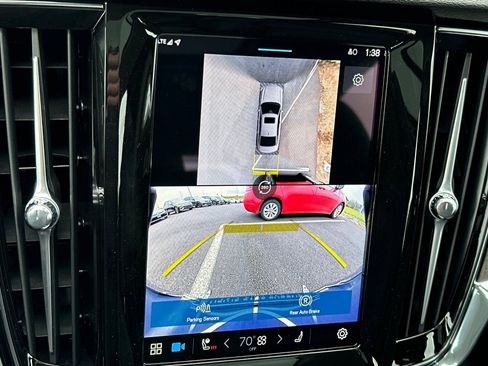 Used 2025 Volvo S90 B6 Plus w/ Protection Package Premier image 18