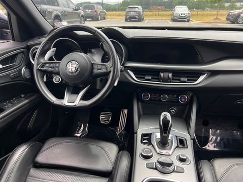 Used 2022 Alfa Romeo Stelvio Veloce AWD/4WD image 17