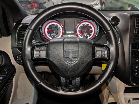 Used 2019 Dodge Grand Caravan SXT FWD image 29