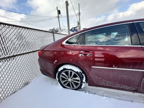 Used 2018 Chevrolet Malibu LT image 10