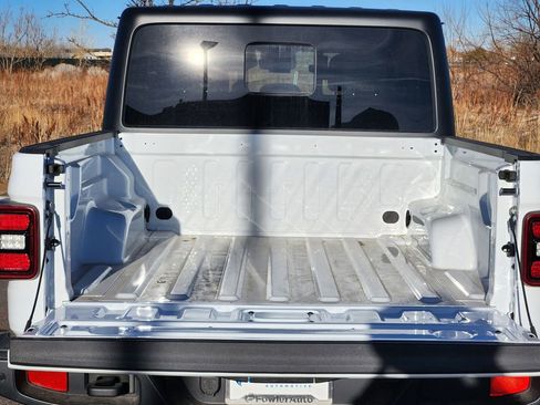 New 2025 Jeep Gladiator Willys image 22