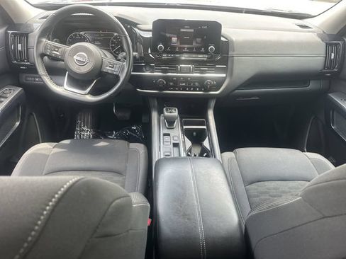 Used 2025 Nissan Pathfinder SV FWD image 15