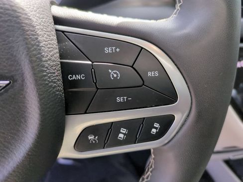 Used 2024 Chrysler Pacifica Touring-L FWD image 21