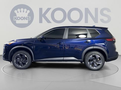 Used 2024 Nissan Rogue SV AWD/4WD image 2