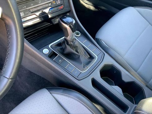 Used 2025 Volkswagen Jetta SE image 16