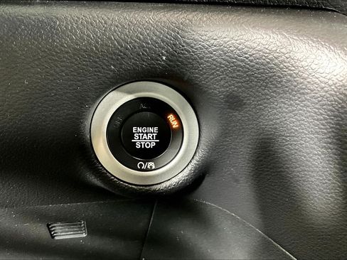 Used 2025 Chrysler Pacifica Select FWD image 37