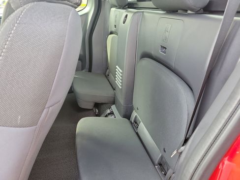 Used 2025 Nissan Frontier SV image 17