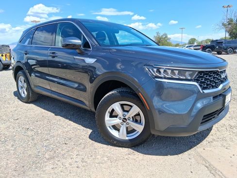 Used 2023 Kia Sorento LX AWD/4WD image 4