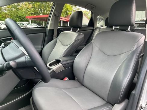 Used 2015 Toyota Prius Five image 10