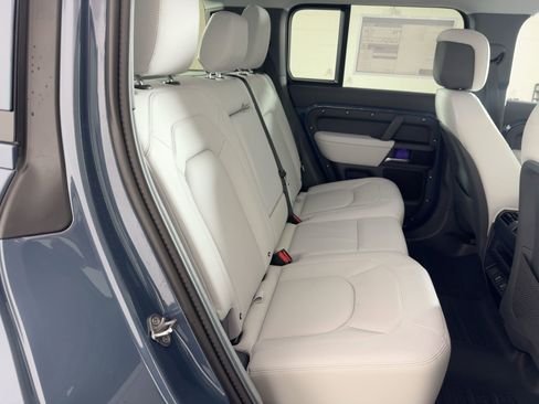 New 2026 Land Rover Defender 110 X-Dynamic SE image 24