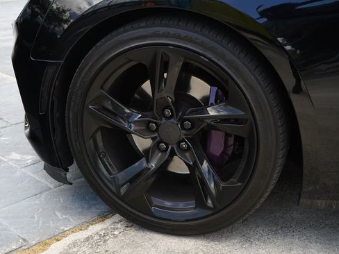 Used 2020 Chevrolet Camaro SS RWD image 4