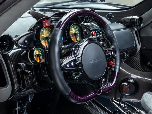 Used 2020 Pagani Huayra image 20