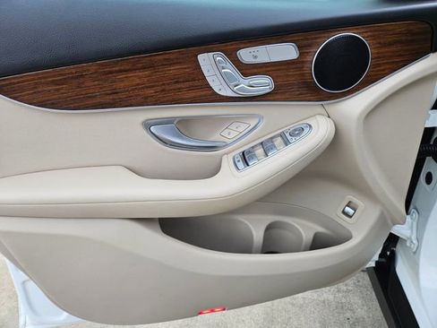 Used 2022 Mercedes-Benz GLC 300 4MATIC image 19