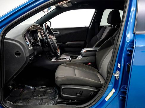 Used 2022 Dodge Charger SXT w/ Blacktop Package image 4
