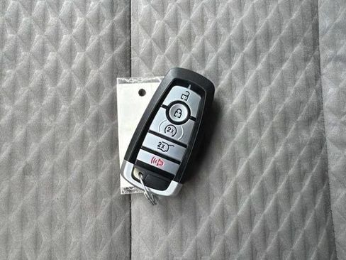 Used 2022 Ford Escape SE w/ SE Sport Appearance Package FWD image 61