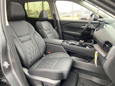 New 2026 Nissan Rogue Platinum image 18