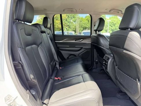 Used 2023 Jeep Grand Cherokee Limited AWD/4WD image 11