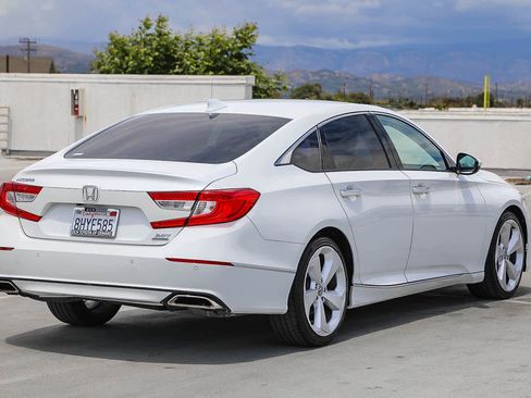 Used 2019 Honda Accord Touring image 5