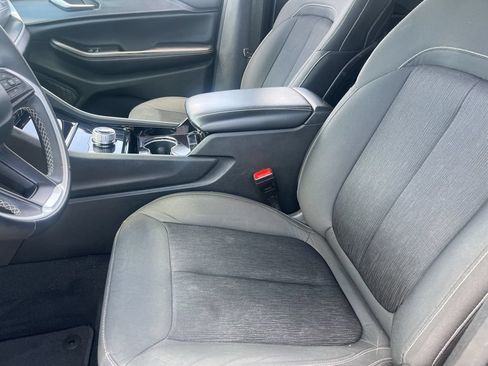 Used 2023 Jeep Grand Cherokee Laredo RWD image 8