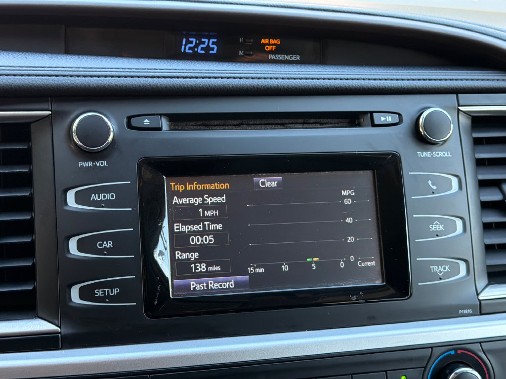 Used 2019 Toyota Highlander LE AWD/4WD image 24
