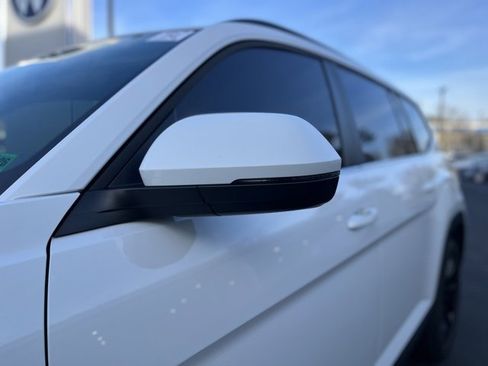 Used 2023 Volkswagen Atlas SE w/ Black Wheel Package image 3