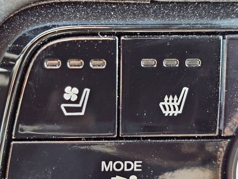 Used 2025 Honda Pilot Black Edition image 8
