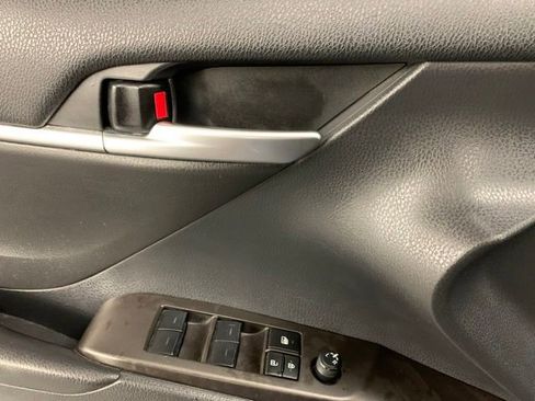 Used 2023 Toyota Camry SE w/ Convenience Package FWD image 20