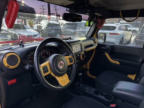 Used 2015 Jeep Wrangler Unlimited Rubicon image 22