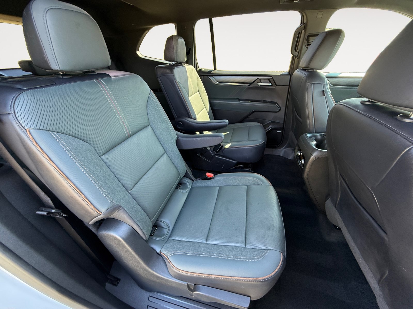 Used 2025 GMC Acadia AT4 w/ Luxury Package AWD/4WD image 18