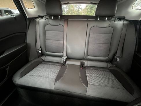 Used 2025 Chevrolet Trax LT image 39