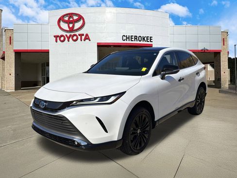 Used 2023 Toyota Venza image 1