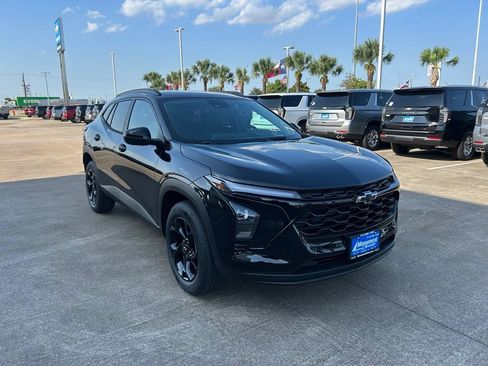 New 2026 Chevrolet Trax LT w/ Driver Confidence Package FWD image 3