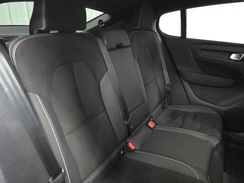 Used 2023 Volvo C40 P8 Recharge Ultimate w/ Protection Package Premier image 17