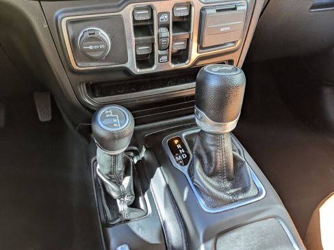 Used 2022 Jeep Wrangler Unlimited Sport image 26