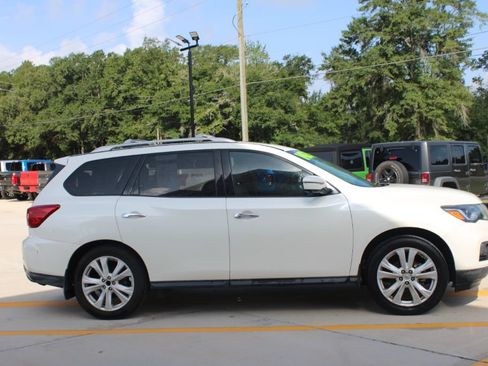 Used 2018 Nissan Pathfinder SL w/ SL Premium Package FWD image 2