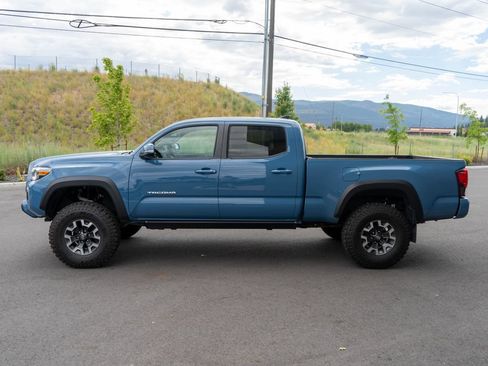 Used 2019 Toyota Tacoma TRD Off-Road w/ Technology Package AWD/4WD image 4