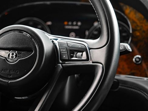 Used 2019 Bentley Bentayga AWD/4WD image 14