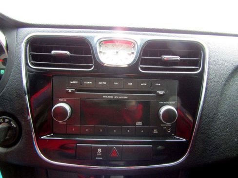 Used 2014 Chrysler 200 LX FWD image 18