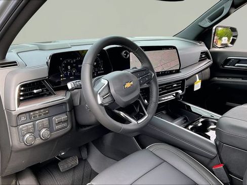 Used 2026 Chevrolet Suburban Premier w/ Sun And Tow Package AWD/4WD image 7