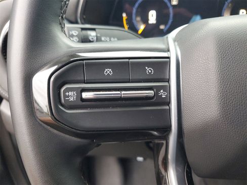 Used 2024 Chevrolet Colorado LT w/ LT Convenience Package image 11