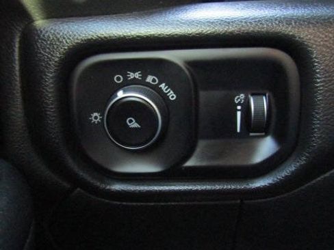 Used 2024 RAM 2500 Tradesman w/ Chrome Appearance Group image 15