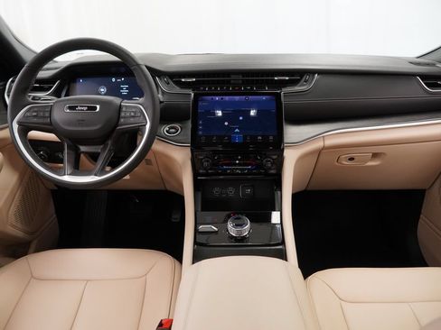 Certified 2025 Jeep Grand Cherokee Limited AWD/4WD image 26