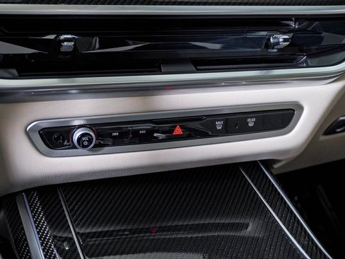 Used 2025 BMW X7 M60i image 25